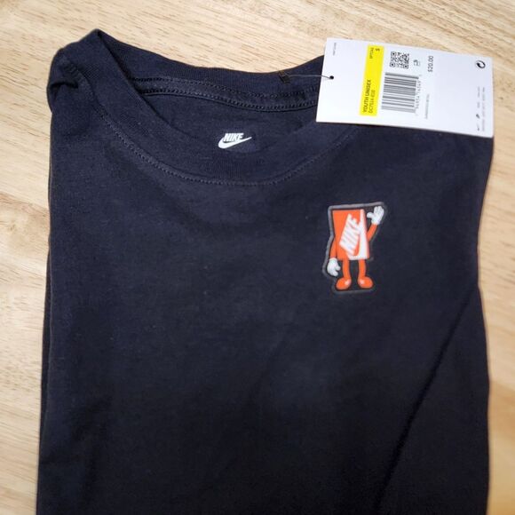 Nike Youth Small Black Tee – Short Slee - Picture 3 of 5